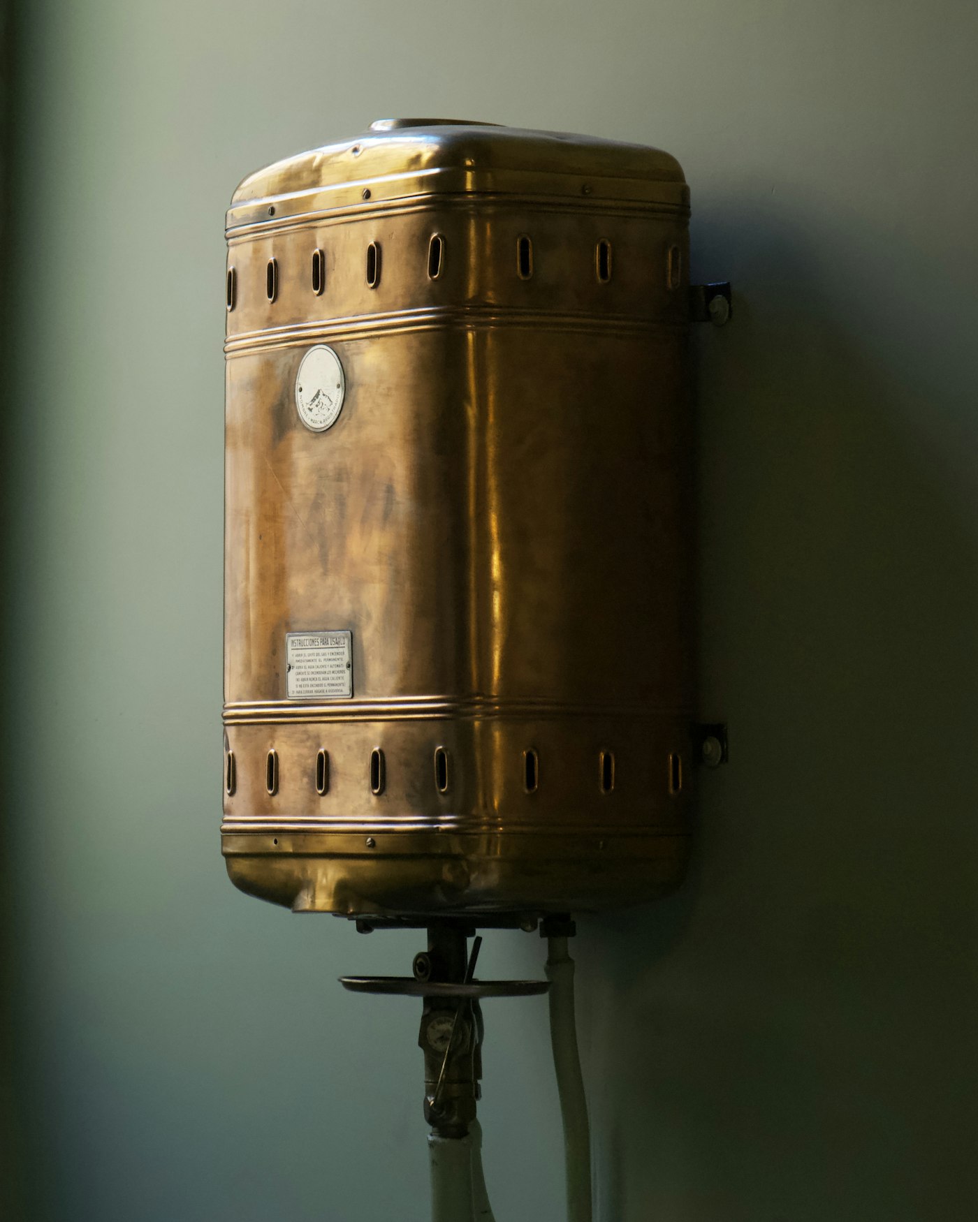 Unvented hot water cylinder — safety valve & pressure check