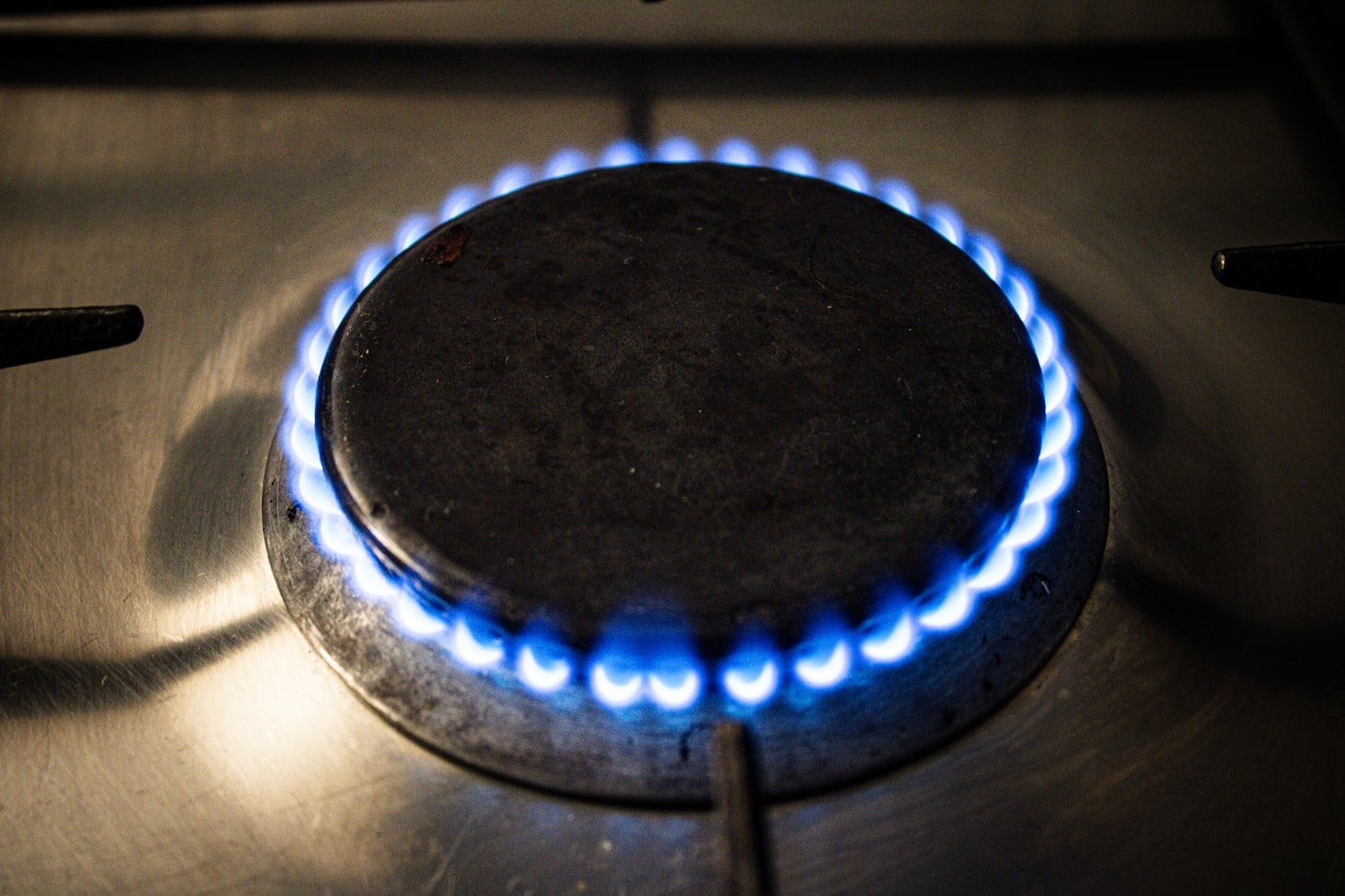 Gas hob serviced — flame picture and tightness checked